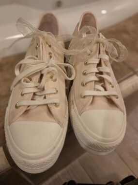 Converse Women’s Light Pink Canvas Low-Top Sneakers